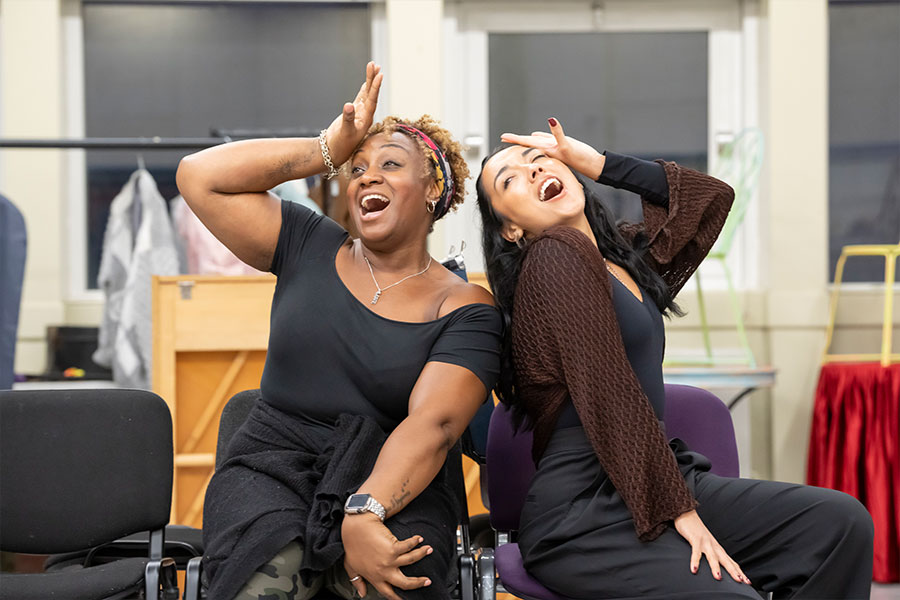 White Christmas at Sheffield Crucible – in rehearsals whatsonstage.com/news/white-chr…