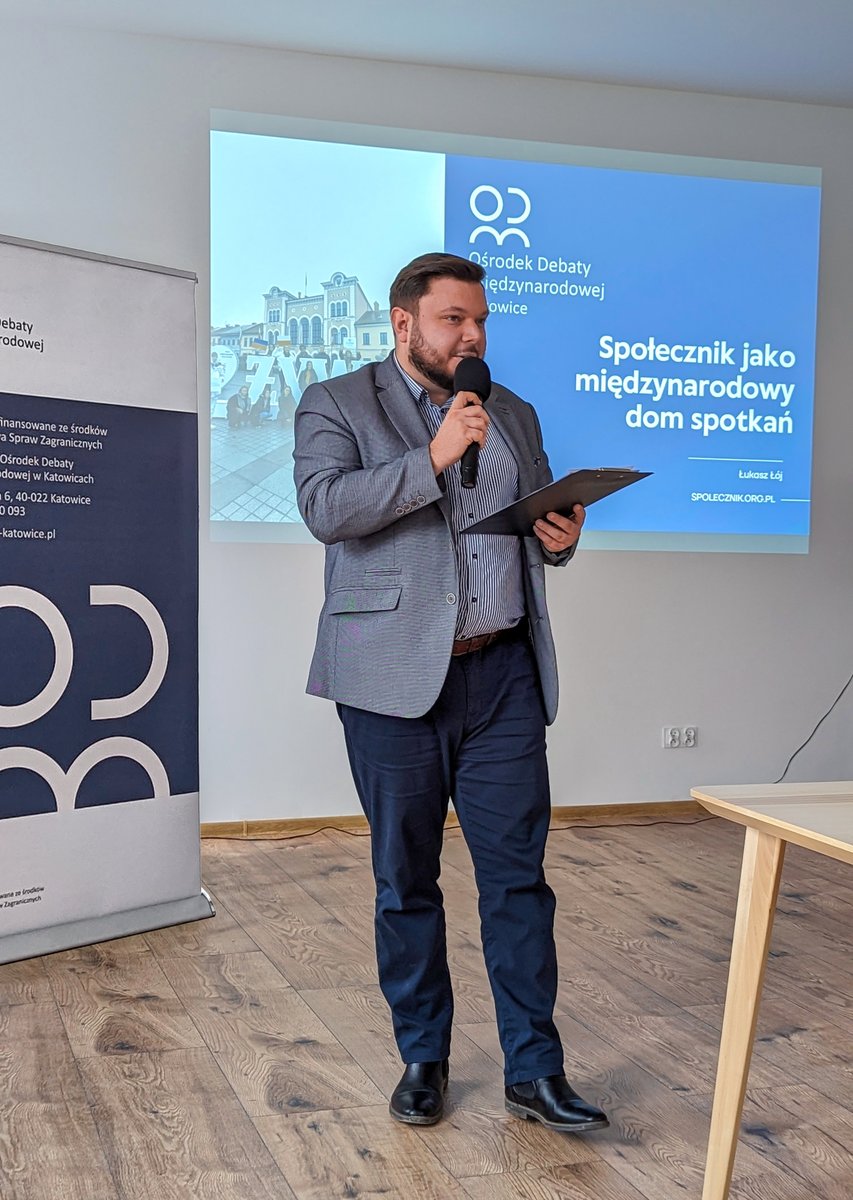 W Ośrodku "Społecznik" w Międzybrodziu Bialskim, RODM Katowice przedstawił inspirującą wizję wykorzystania tego miejsca jako platformy dla międzynarodowego dialogu. Spotkanie podkreśliło potencjał ośrodka jako centrum dla globalnych dyskusji. #MiędzynarodowyDialog #Społecznik