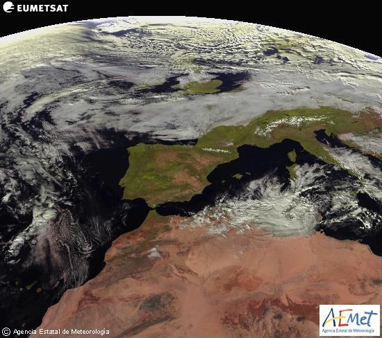 tiempobrasero's tweet photo. 👋Desde el #satelite se ve la #NIEVE que ya tenemos en los #pirineos ❄️
(y un poco más allá también blancos #losalpes )
...No son nubes... de hecho en este momento no tenemos ni una #nube en España... salvo algo de #calima por Canarias
#23DeNoviembre #anticiclon #frioysol https://t.co/DDrGML32jD