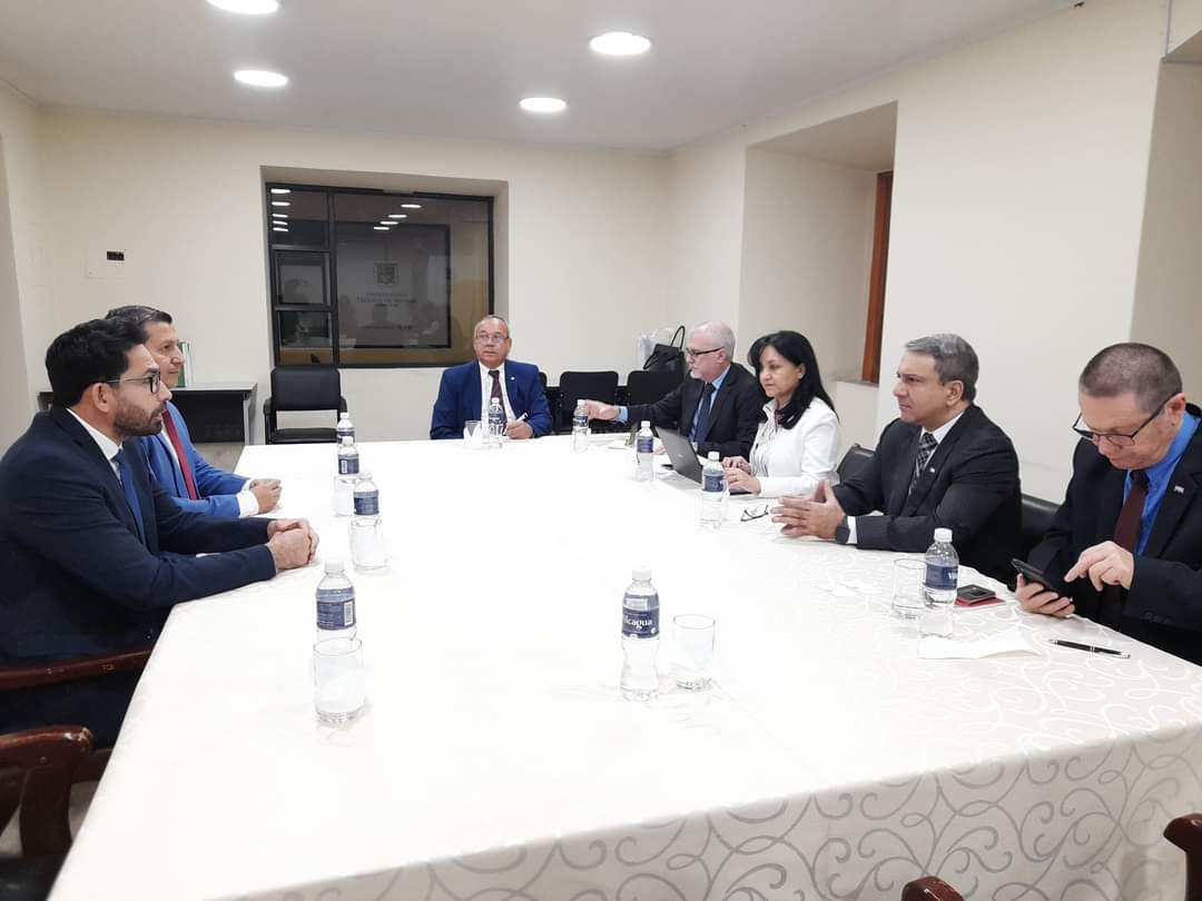 Ministro de Educación Superior, Dr.C Walter Baluja García sostiene fraternal encuentro en Quito con Rector de la Universidad Técnica de Manabi, Ing. Santiago Quiroz @WalterBG_MES está al frente de la delegación cubana que asistirá a la transición del mando presidencial en Ecuador