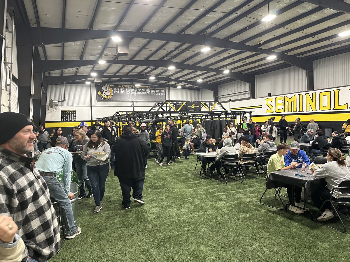 CoachPoynor's tweet photo. Football playoff Thanksgiving meal! Thankful to be practicing today. Love this team and love this community! https://t.co/JH9QMnb5e6