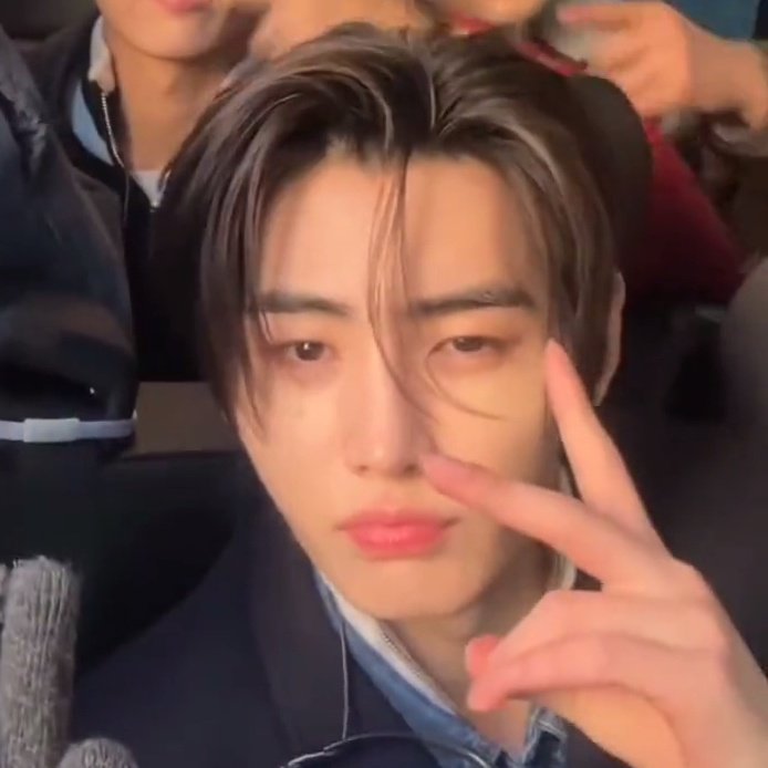hourly_sh's tweet photo. sunghoon ´･з･ https://t.co/CEJtVbuldL