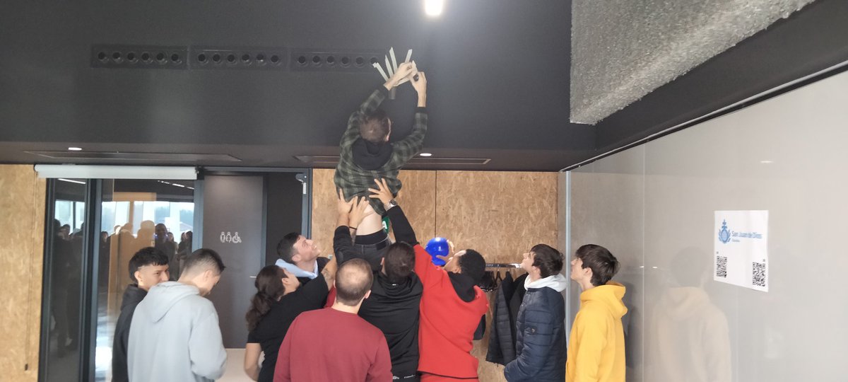 Bidasoako Lan-Mantentze elektronikoa <a href="/FabrikaNCE/">Fabrika</a> eta <a href="/ADEGI/">ADEGI</a> antolatutako #NewCultursGunean parte hartzen #TaldeLana #n1Team <a href="/elektrobidasoa/">ELEKTRONIKA BIDASOA</a>