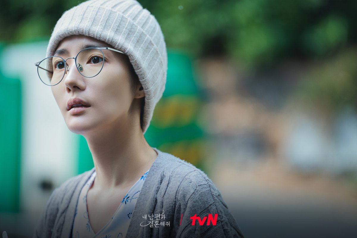 doramabra's tweet photo. 🗞️| Seria facilmente baseado em fatos reais! 

A atriz #ParkMinYoung perdeu peso até ficar com 37kg para dar a vida a sua personagem com câncer e que acaba descobrindo que seu marido inútil, está traindo ela com sua melhor amiga. Ela acaba sendo morta por eles! #MarryMyHusband https://t.co/6wamww7mUT