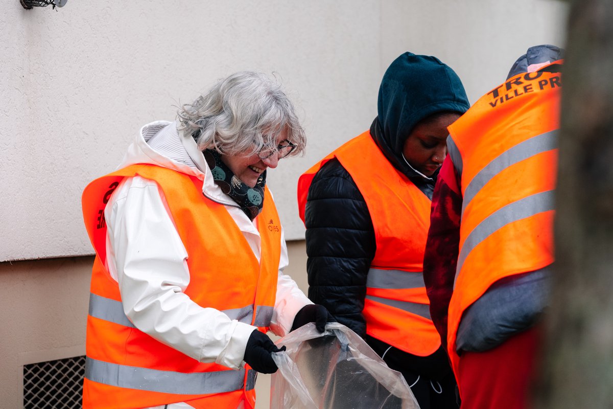 VilledeTroyes's tweet photo. OPÉRATION "COUP DE PROPRE" 🗑♻️
À la suite des réunions Mieux Vivre Ma Ville, des opérations #coupdepropre ont eu lieu dans les quartiers, ici au Parc des deux-Rives ou du côté de la maison des étudiants. 1/2 https://t.co/ie0XlnamOk