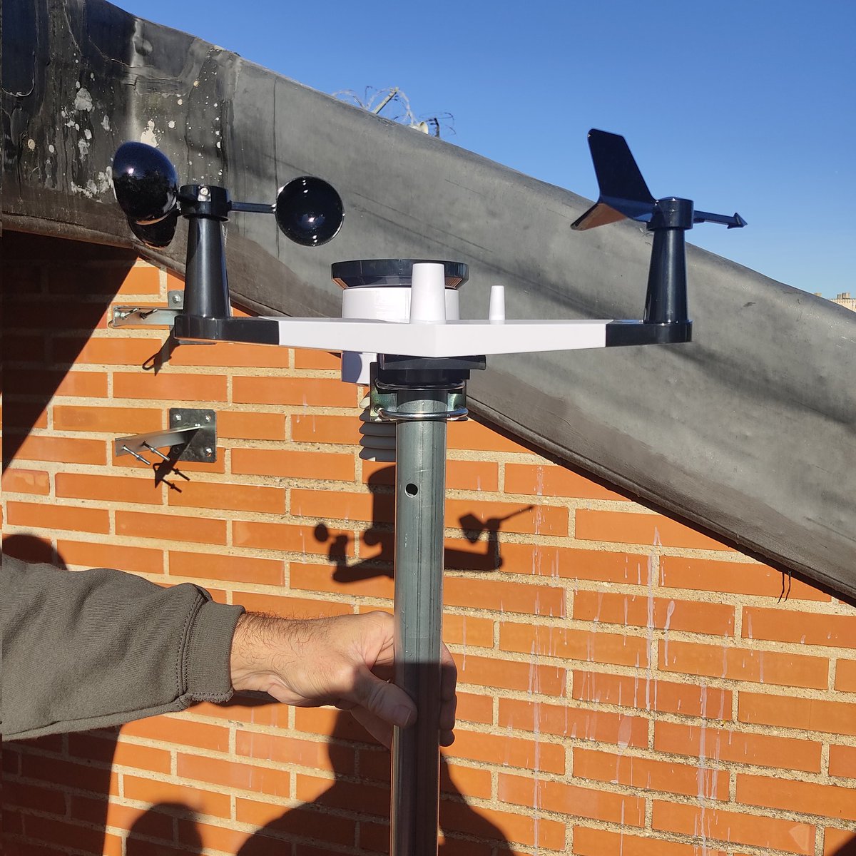 CepaCampoamor's tweet image. En #CepaCampoamor d CP Madrid I Mujeres @IIPPGob ya contamos con nuevo recurso pedagógico, una estación meteorológica de @Meteosierranort Proyecto inspirado en  @cepasierranorte y en el #Erasmus @sepiegob en #CPIABolgna al visitar Dpto. Educación d Facultad Formación Uni. Bolonia