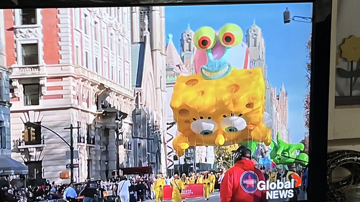 I am thankful you YouTube and all these live streamers on the floor of the parade freezing their butts off! Out here putting in the WORK for the people 👏
