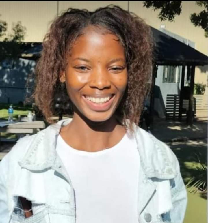 Miz_Ruraltarain's tweet photo. Missing Person Alert ! 

 Zinhle Khuzwayo, 21 years old, is one of many missing victims in of a scam of false employment opportunities in Verulam. There's  human trafficking syndicates,  who are luring young women with fraudulent job advertisement.  After 2 days of disappearances, Zinhle phone started contacting her family members through WhatsApp, saying "she doesn't know where she is at & that she needs data". They send her data, next day, when her mom texted her, to check up  what's going on, she received shocking text saying : "The owner of phone is no longer here, she will be sold for R110 k "....they attempted to call her phone and no one answered till it was switched off.  

Please warn other people in surrounding areas to be careful, when looking for a job this festive!