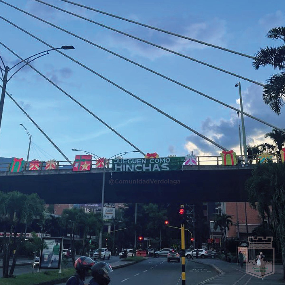 A pocas horas de la gran final de la Copa Colombia, hemos desplegado en algunos puentes peatonales de la ciudad un trapo que trasciende lo común: “Jueguen como hinchas”. <a href="/nacionaloficial/">Atlético Nacional</a> <a href="/LDSoficial/">Los Del Sur</a> <a href="/PuebloVerdolaga/">Pueblo Verdolaga</a> <a href="/BlogVerdolaga/">Blog Verdolaga</a> <a href="/NacionalsPasion/">Nacional Es Pasión</a>