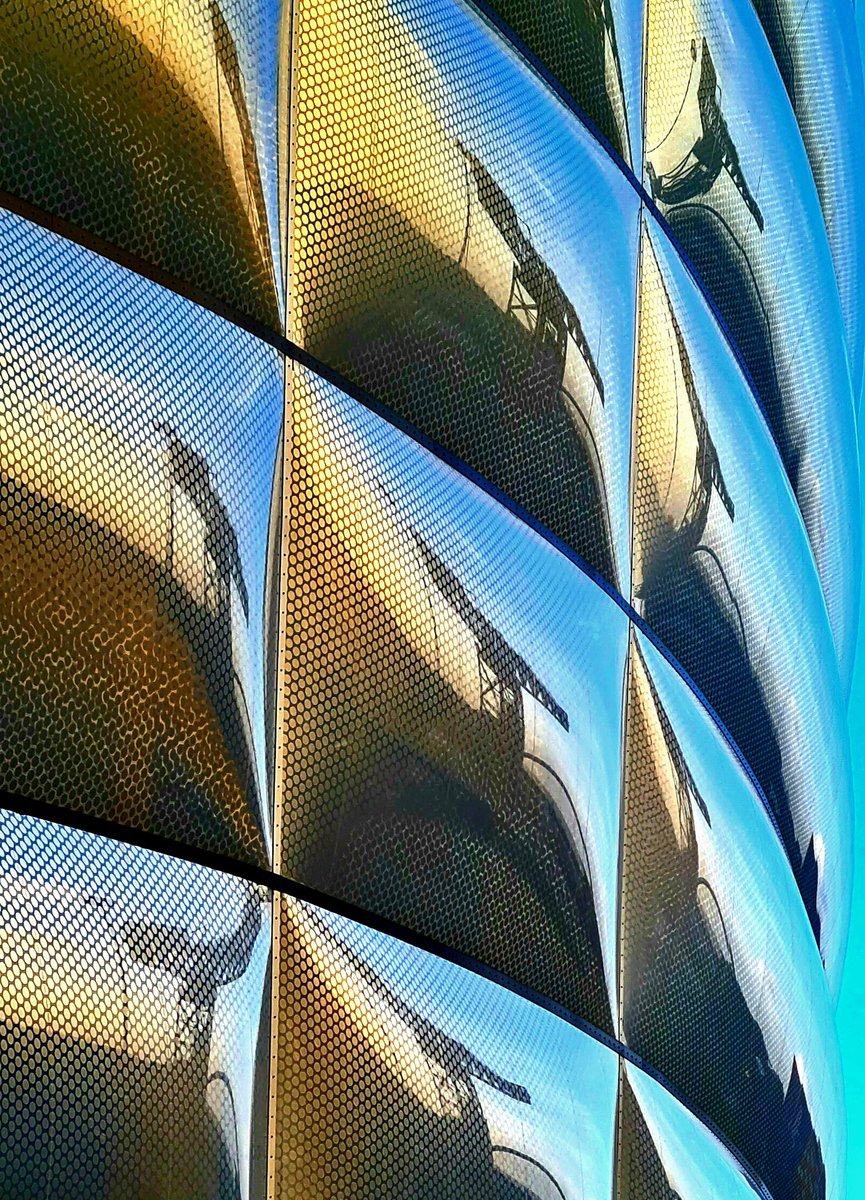 The Finnieston Crane in Glasgow reflected in the wall of the nearby Hydro Arena.

#glasgow #architecture #glasgowbuildings #reflection #reflections #thehydro #finniestoncrane #finnieston #glasgowhydro