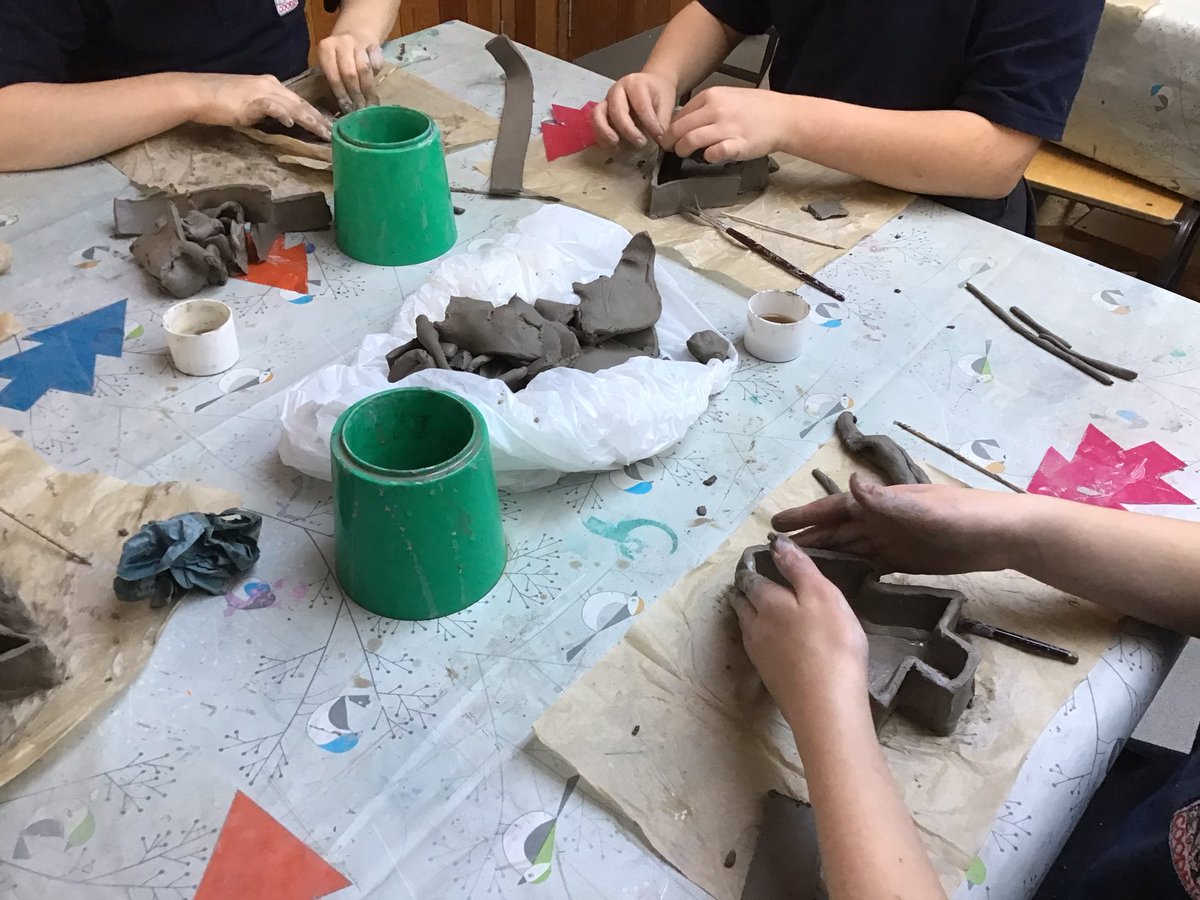 GoodrichCESch's tweet photo. Two of our school PTFA parents have been working with Peregrine Class this afternoon. They have been helping them to create their Christmas Craft using clay. Once dry, it will be time to decorate. #GSperegrines #GSart https://t.co/1Z6CBEmdk1