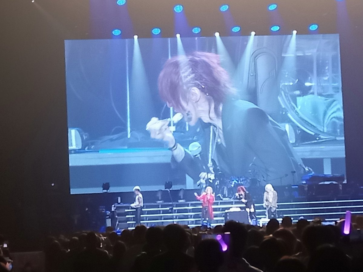 yur27271's tweet photo. #THELASTROCKSTARS
#TLRS
#PSYCHOLOVE
#有明アリーナ https://t.co/f8AkZ3qwN0