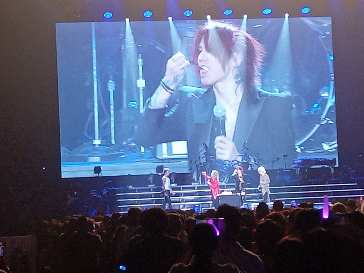 yur27271's tweet photo. #THELASTROCKSTARS
#TLRS
#PSYCHOLOVE
#有明アリーナ https://t.co/f8AkZ3qwN0