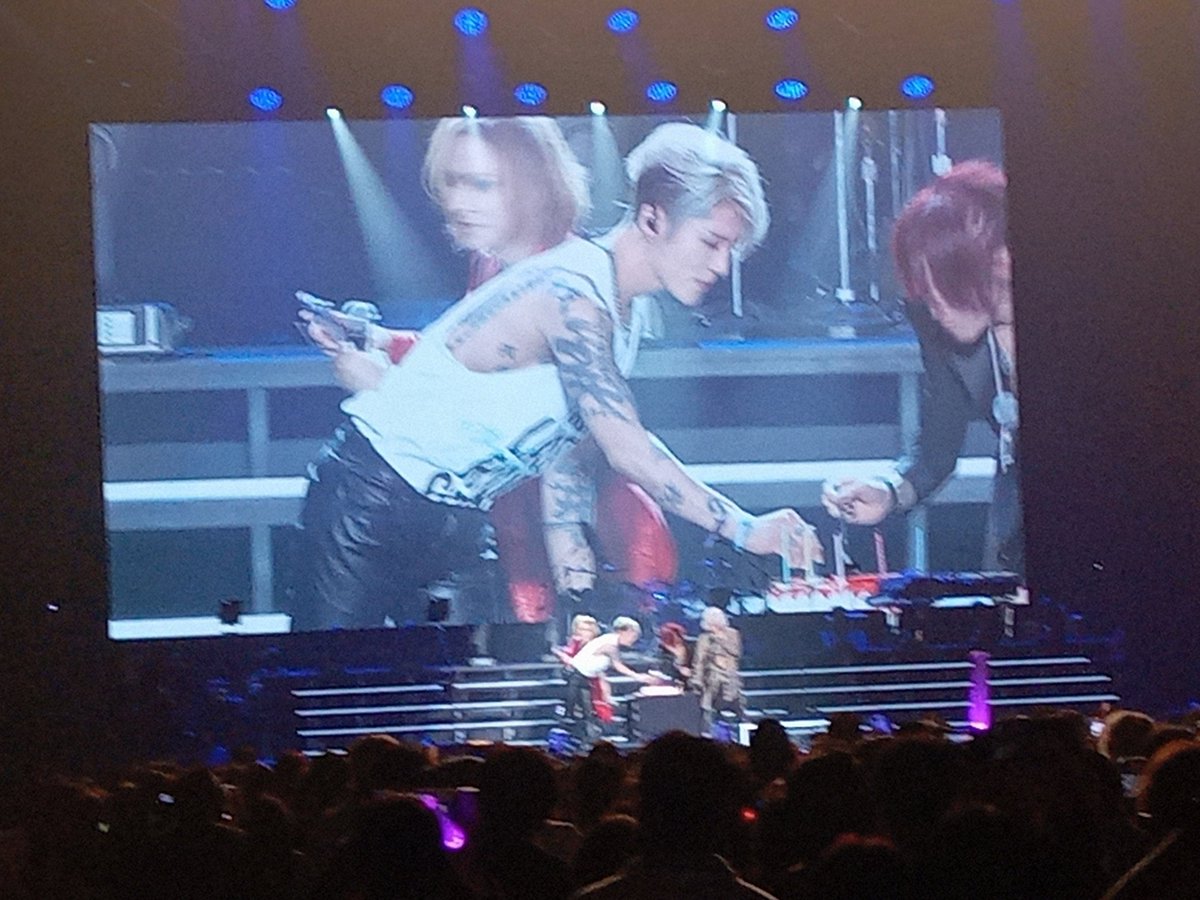 yur27271's tweet photo. #THELASTROCKSTARS
#TLRS
#PSYCHOLOVE
#有明アリーナ https://t.co/f8AkZ3qwN0