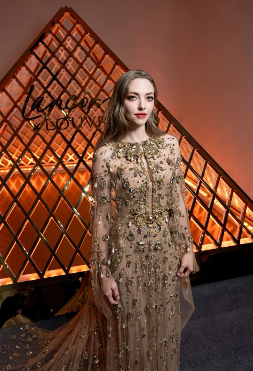 SeyfriedUpdates's tweet photo. Amanda Seyfried attends Lancome event in Shanghai on Nov. 21 https://t.co/kIgC89dfEd