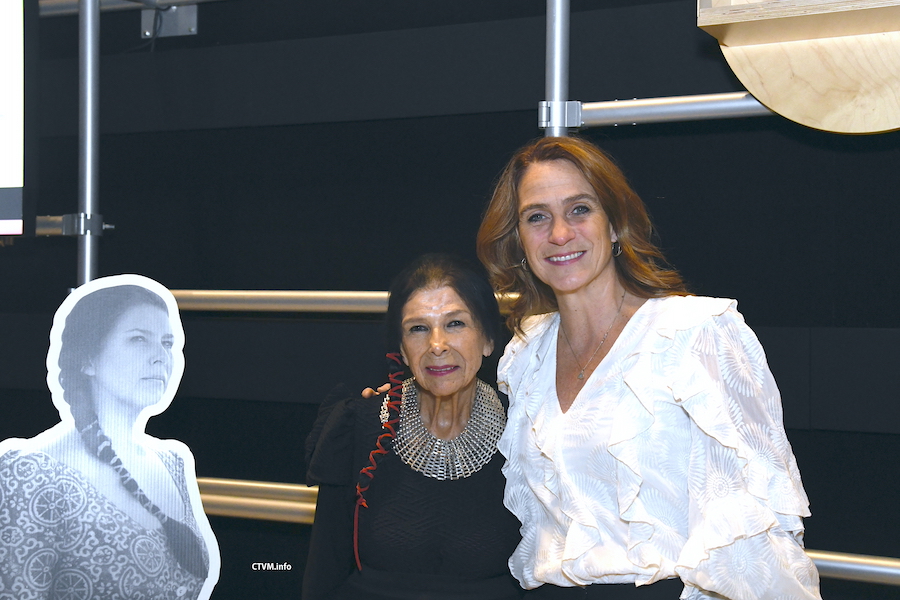 ctvm's tweet photo. Mercredi @onf a lancé « Alanis Obomsawin : un héritage » un #coffretDVD composé par la cinéaste.
Ce coffret de 12 disques contient 28 films — nouveautés et classiques.
Quelques photos de l'évènement et l'article sur notre site web : https://t.co/jmCr1j9ZjC https://t.co/GQwwXhjMYJ