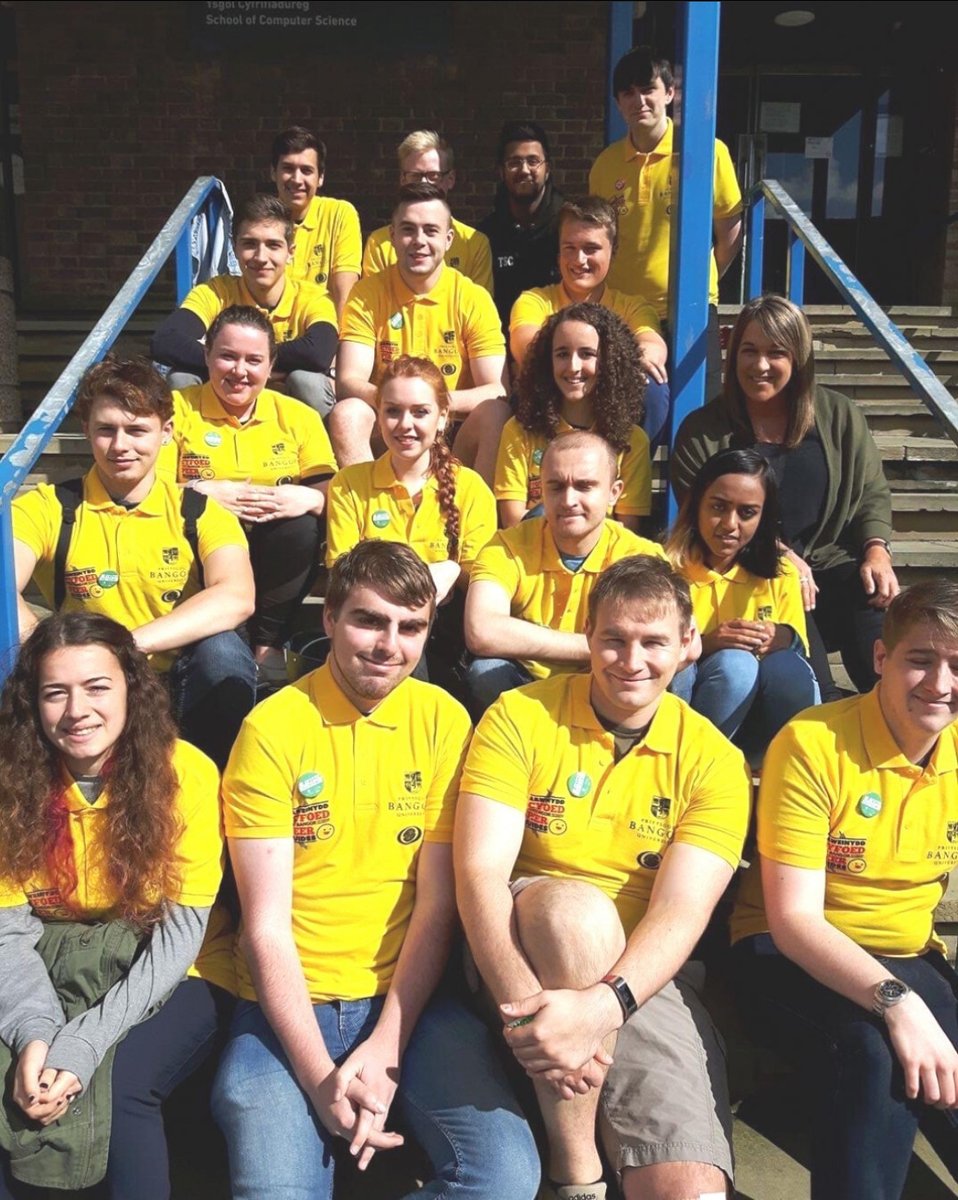 #ThrowbackThursday to the vibrant Peer Guides from the School of Computer Sciences and Engineering, shining as bright as the sun! ☀️ @BangorUni @Bangorstudents