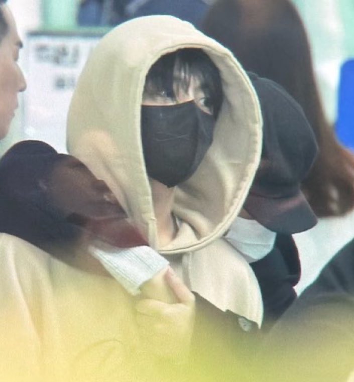 Mingookie22's tweet photo. is he crying🥺  Why 🥺🥺🥺 It's the last trip before they set up military service. They will be separated for a long time. I am sure they will make strong memories of this. #Jikook #kookmin https://t.co/julWLQD6xo
