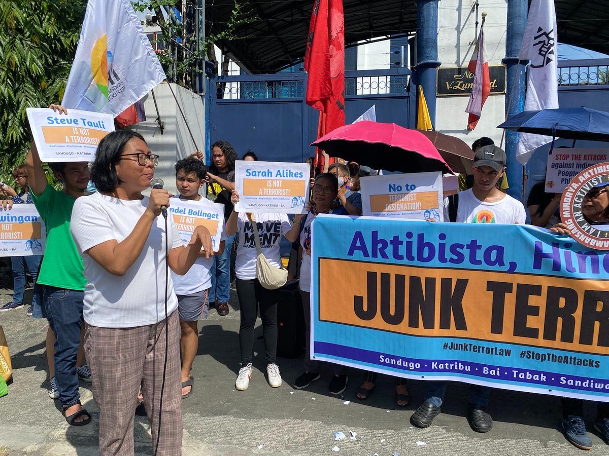 SiklabIPyouth's tweet photo. Earlier today, Indigenous peoples, environmental and human rights advocates gathered to protest at the front of the National Intelligence and Coordinating Agency.
#StandWithCPA
#DefendCordilleraPH
#StopTheAttacks https://t.co/8u0wjR6vni