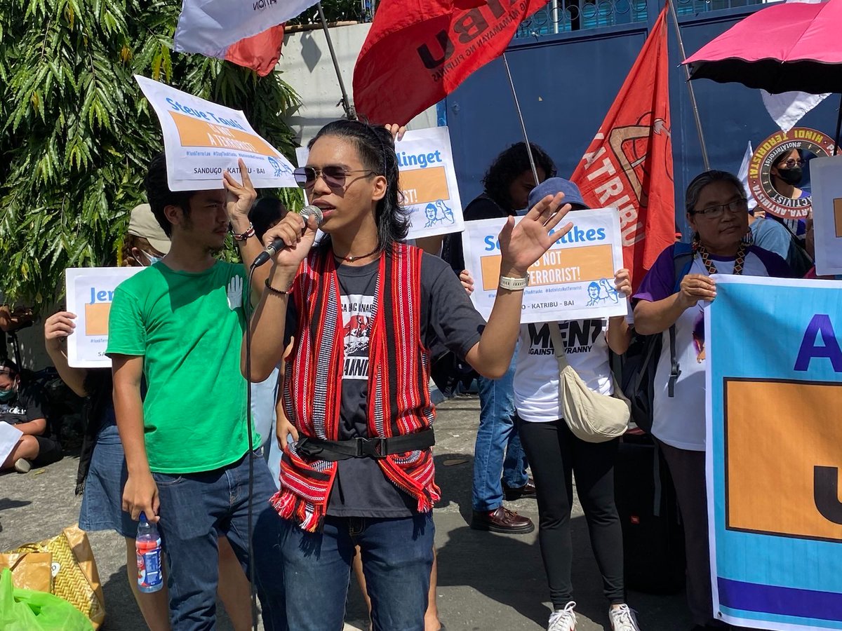 SiklabIPyouth's tweet photo. Earlier today, Indigenous peoples, environmental and human rights advocates gathered to protest at the front of the National Intelligence and Coordinating Agency.
#StandWithCPA
#DefendCordilleraPH
#StopTheAttacks https://t.co/8u0wjR6vni