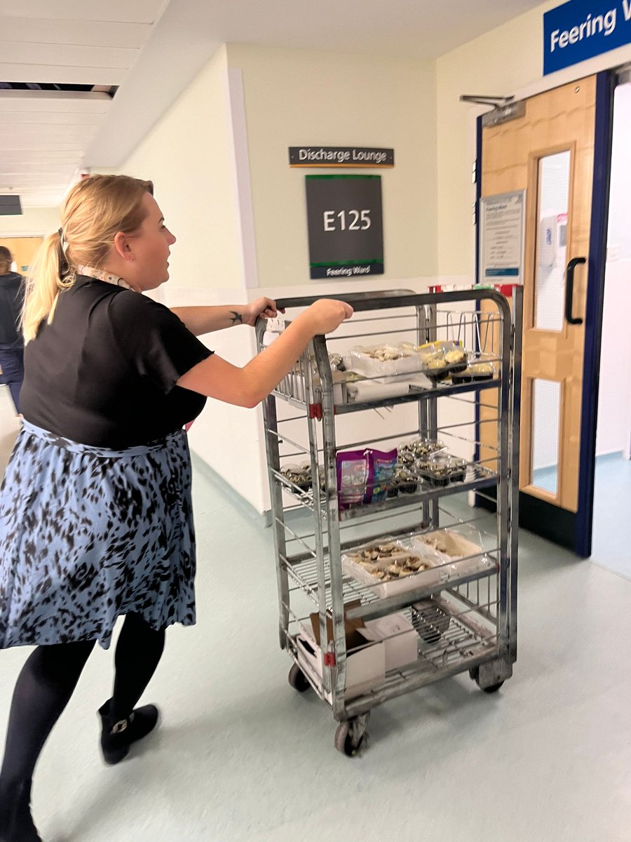 I would make an excellent trolley dolly! 
HAPPY #healthcaresupportworkerday!!
I've had an absolute blast delivering cupcakes and Thank Yous to our amazing support workers!