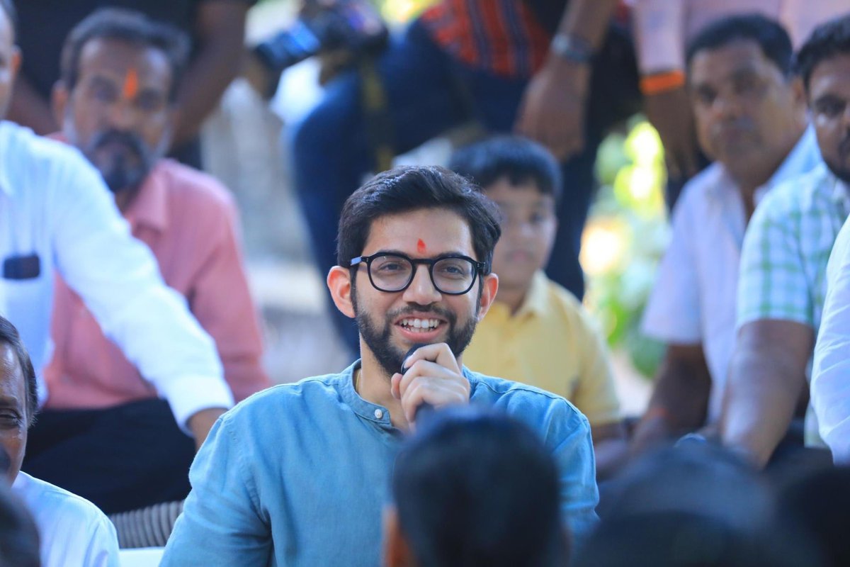 JoshiShreyas1's tweet photo. ठाकरे कुटुंबावरचा कोकणातल्या साध्या माणसांचा भारावून टाकणारा प्रेमच शिवसेनेक बळ देता!
.
.
.
#KokanDaura #InAutWeTrust #ShivsenaUBT #AaditiyaThackeray #OurLeader #OurPride #Youth #खळाबैठक
@AUThackeray @SardesaiVarun @IMyuvasena https://t.co/9y23wpqmN7