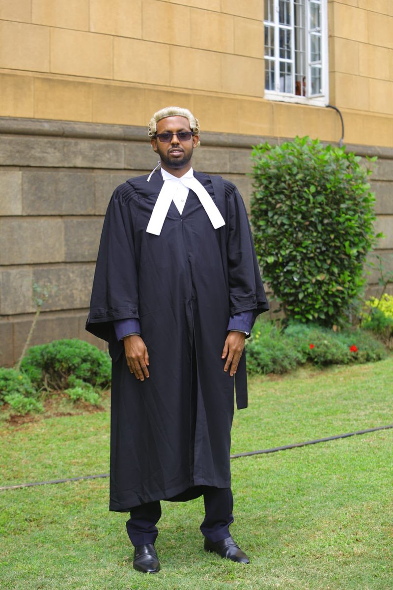 SoomaaliLady's tweet photo. Congratulation Omar @siraaj2 for your admission to the high court of Kenya as an advocate.
@IbrahimAbdimo. https://t.co/KgBSA81gyq