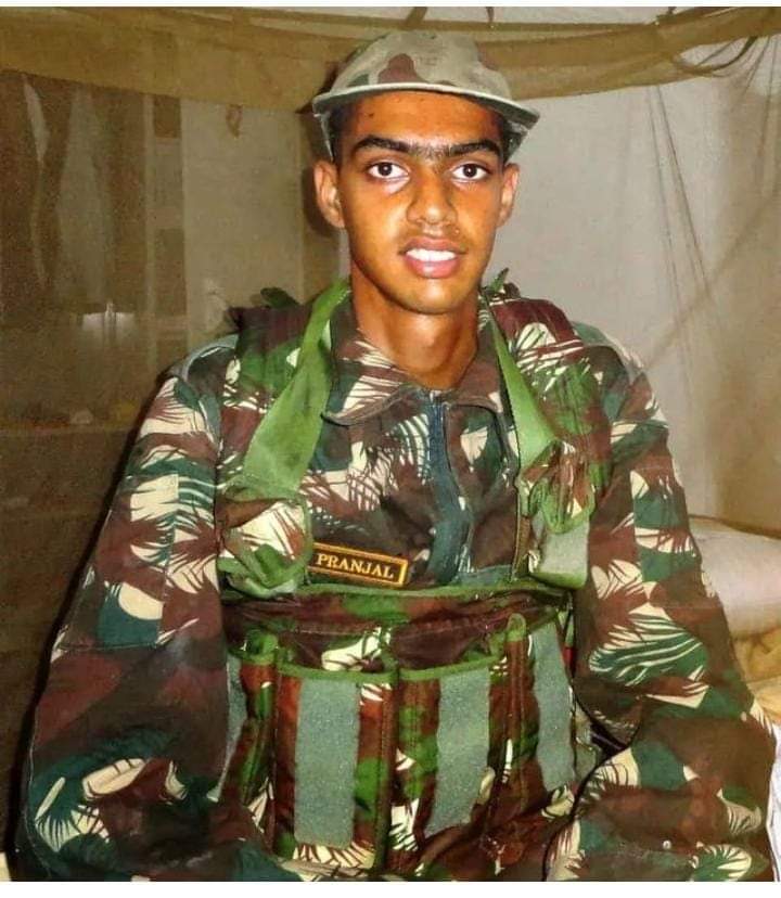 Only one son of his Parents 
Captain MV PRANJAL                 
63 RR #IndianArmy         
Was immortalized fighting terrorists at #Rajouri in J&K Yesterday.                            
 May God gives strength to his family to bear this irreparable loss
 #knowyourrealheroes 🇮🇳