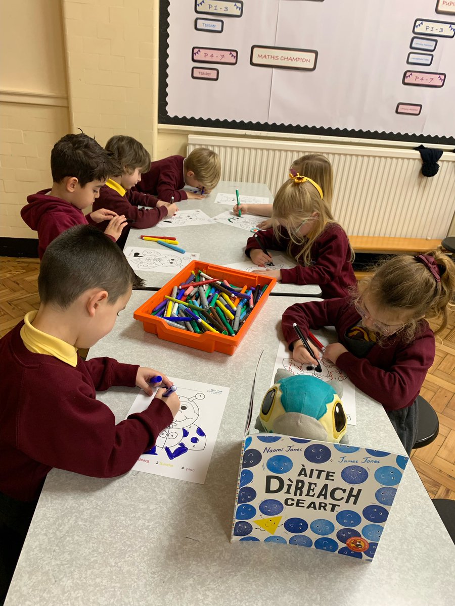 WDCGaelic's tweet photo. 📍Bha #StòiridhLeSandra trang an-dè agus an-diugh ~
📍#StoryWithSandra was busy yesterday and today ~
@SchoolBraehead #GartAChàirn
#Gàidhlig #Gaelic #Cleachdi #UseIt https://t.co/byn3Faa3A6