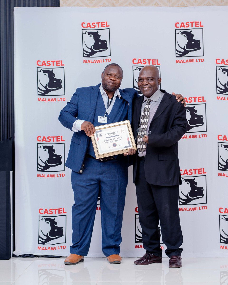 Award Winners from the Commercial Team 🏆

Castel Malawi Management awarded members from the Commercial team for their performance this year. 

In the pictures: 

1. Sales Manager of the Year - Laston Bauleni 

2. Best Sales Rep, Southern Region - Jestino Katukumula 

[THREAD]