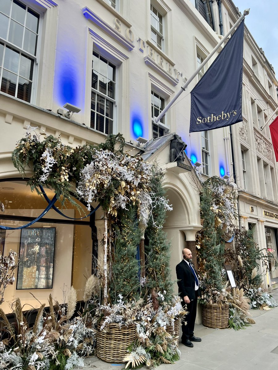 GaryJMcCausland's tweet photo. Whilst in London working on our latest new @hubflowspace projects I managed to pop into Sotheby's in Mayfair to view @colin_davidson new Window Self Portrait collection. Really stunning exhibition, well lit &amp; superbly presented. 

Our local NI genius artist continues to impress! https://t.co/N6OHRzTWmF