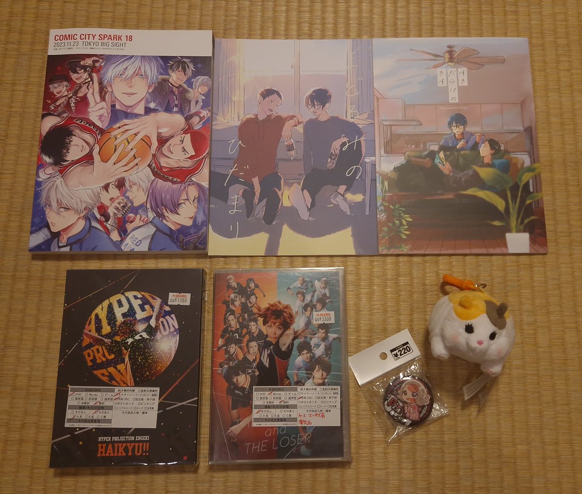 I, uh, spent quite a bit of money at Spark, but it was so worth it 😭 so much teredio!! 💕💕 also found some lovely Tsurune doujinshi.

We went to K-Books afterwards and I'm so happy about the Engeki Haikyuu stuff. Also fat cat from EoCafe.