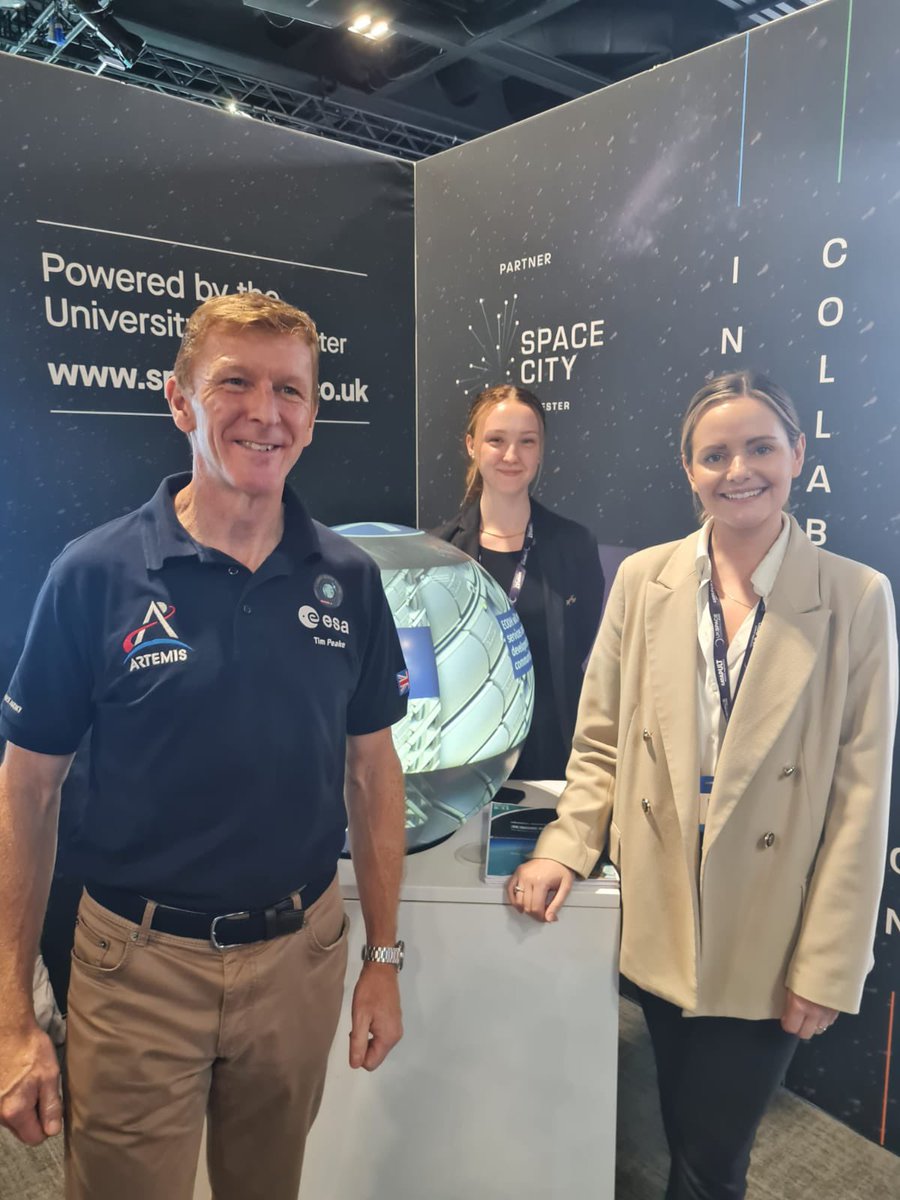 A great way to end a fantastic #UKSC2023. Showcasing @NCEOscience expertise on the @Space4Climate app which will be travelling to #COP28 next week. @astro_timpeake the Earth from a different view!