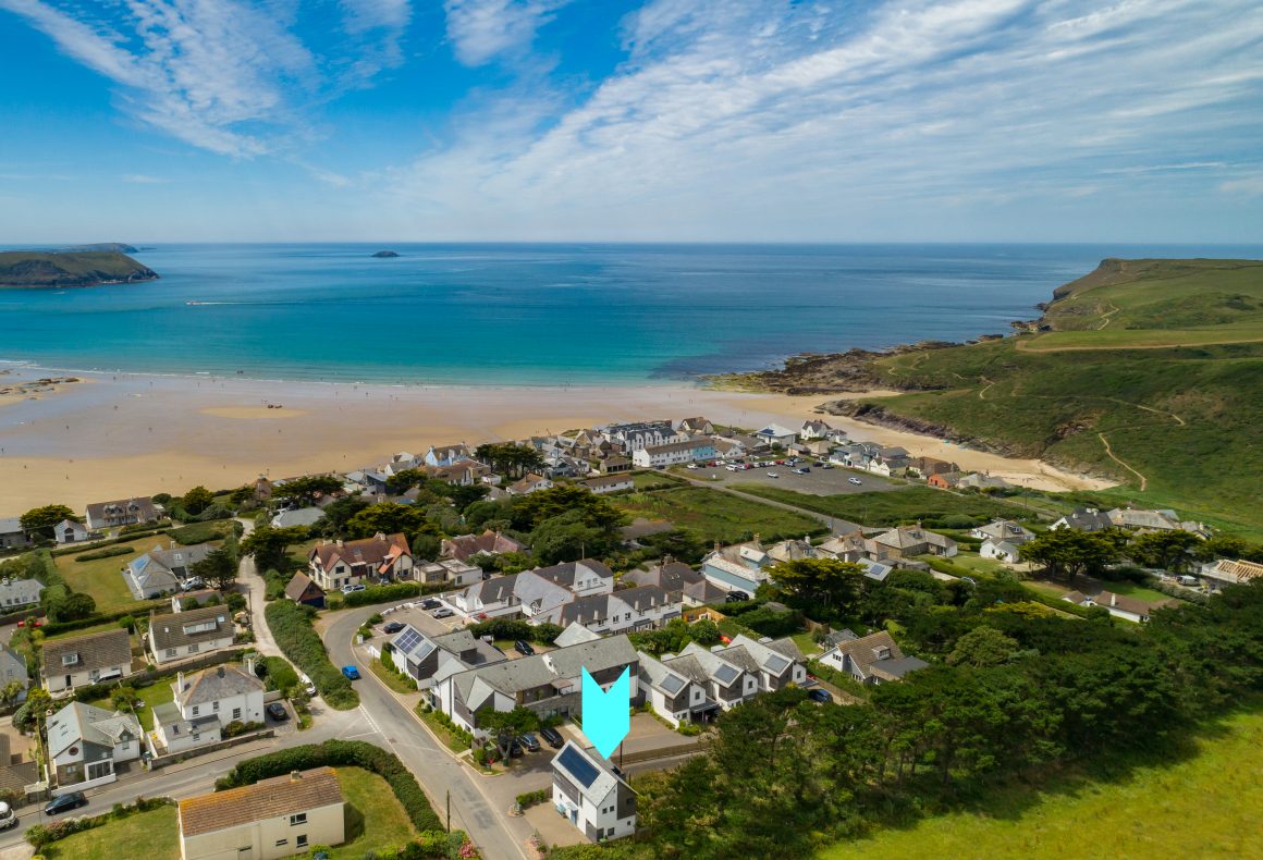 With Polzeath Beach to the front and National Trust footpaths to the rear, Endymion is perfectly positioned to please ocean and nature lovers alike. Welcoming six guests plus your canine companions, snap up a week this Christmas or New Year and save 25%: latitude50.co.uk/explore-our-pr…