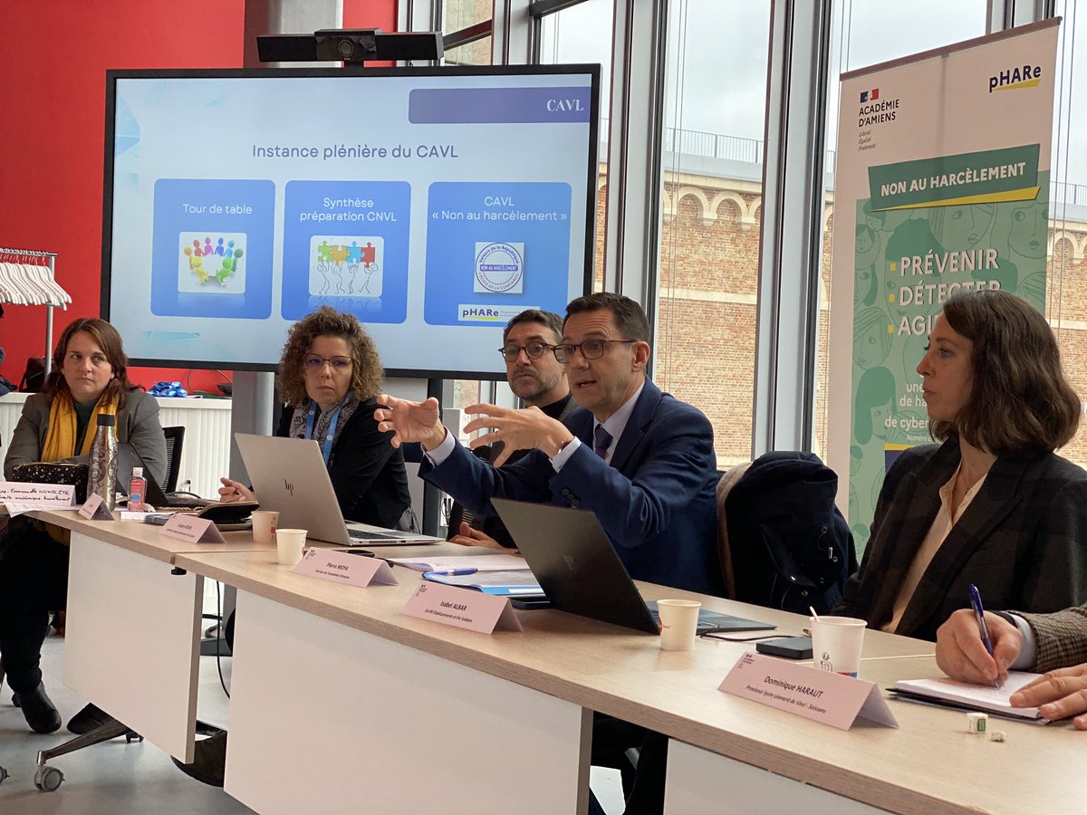 AcAmiens's tweet photo. L’heure du CAVL a sonné pour nos élus lycéens ☀️
Au programme de cette 1ère réunion : préparation du @ministere_CNVL, instance plénière en présence du recteur @PMoyarecteur sur le thème de la laïcité, du @snujemengage, du harcèlement, et formation des ambassadeurs #pHARe 📝 https://t.co/o5jcrHTunJ