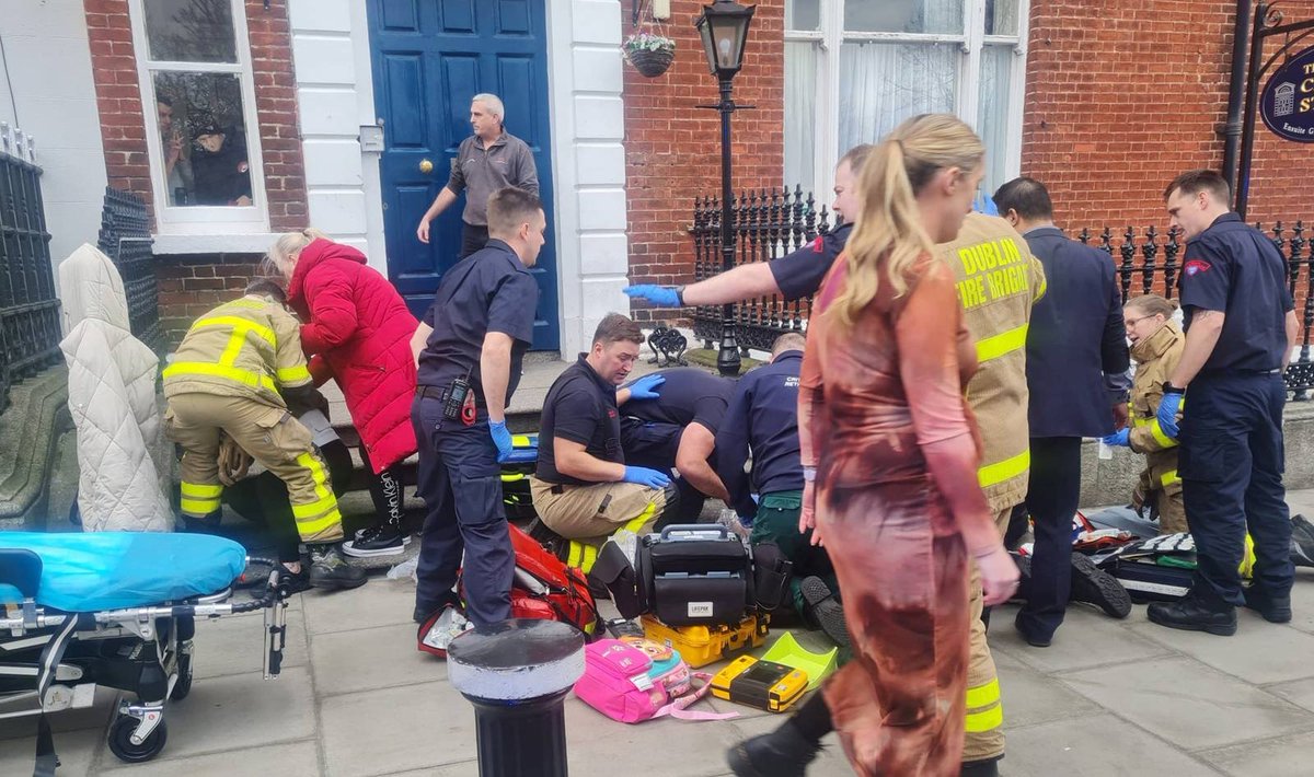 WatchdogTh96012's tweet photo. Thoughts and prayers for those children and bystanders who were brutally attacked today outside a school on Parnell Square.  A word of thanks also to the bystanders who tackled and disarmed the madman.  And the medical services who are attending the scene. #Parnell #Parnellsquare https://t.co/2xMXYd9nml