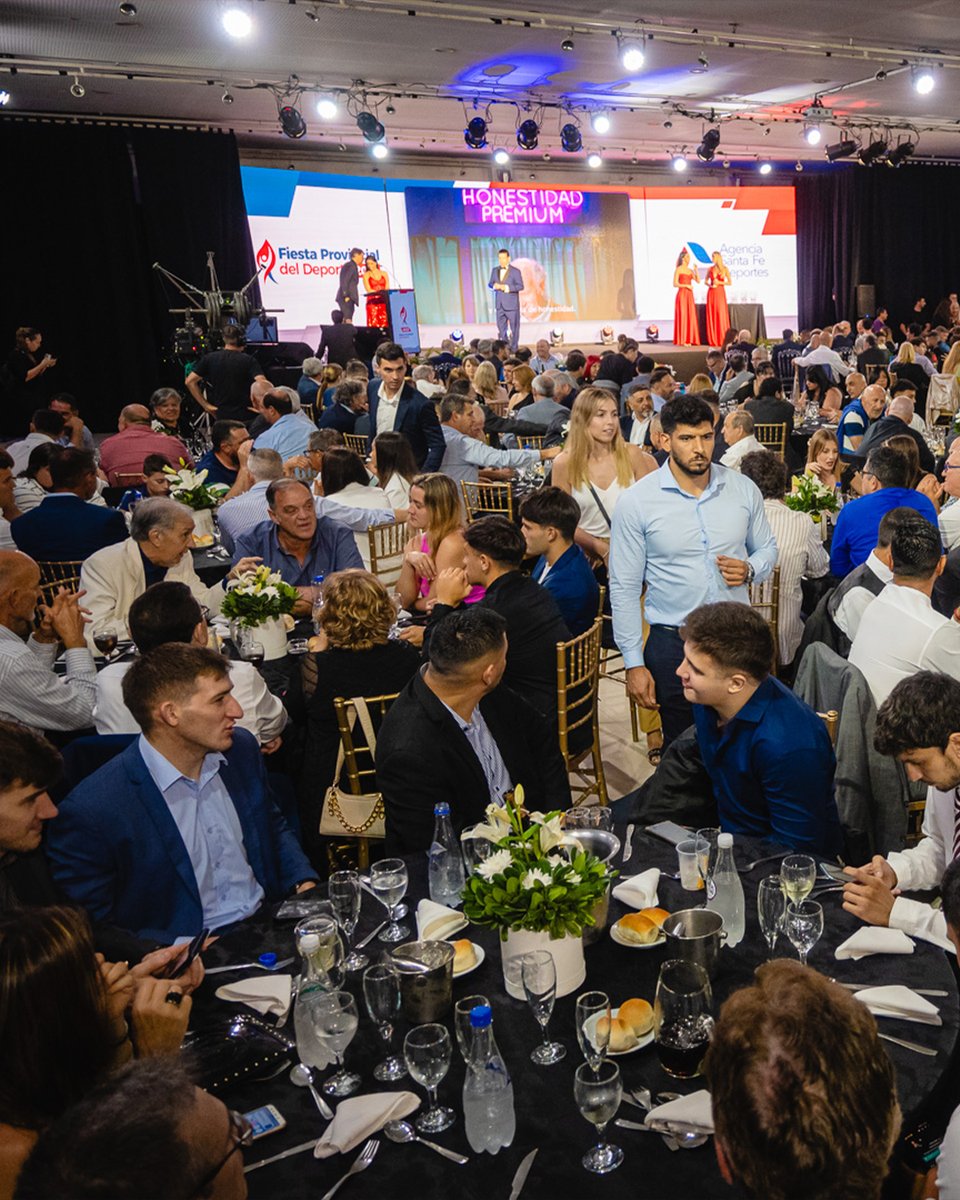 #SantaFe es la cuna de grandes deportistas que llevan nuestra bandera 🇦🇷 con orgullo a lo largo y ancho del mundo. Y para ellas y ellos, hay una noche muy especial dónde el reconocimiento y la celebración se unen: la gran Fiesta Provincial del Deporte!

🏆 Tuve la enorme alegría