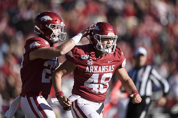 carson_weed06's tweet photo. Canโt wait to visit the @RazorbackFB game vs Missouri @CoachSFountain @CoachSamPittman @PlayBookAthlete @TheChrisRubio @NCSA_Football @Beau_Gleason @RoncalliFB #BattleLineRivalry #longsnapper #SEC #football https://t.co/XqotiDgUpH