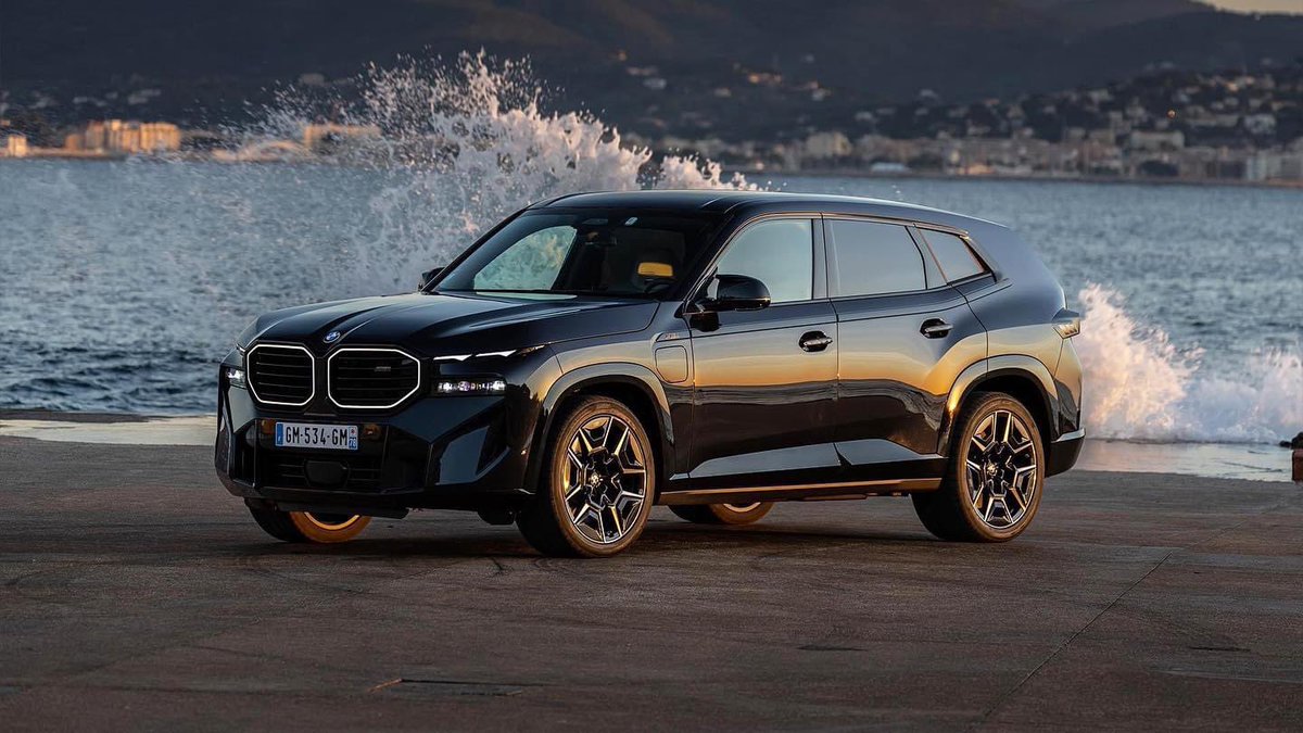 Making a splash.
The BMW XM.
#BMWXM #BMW