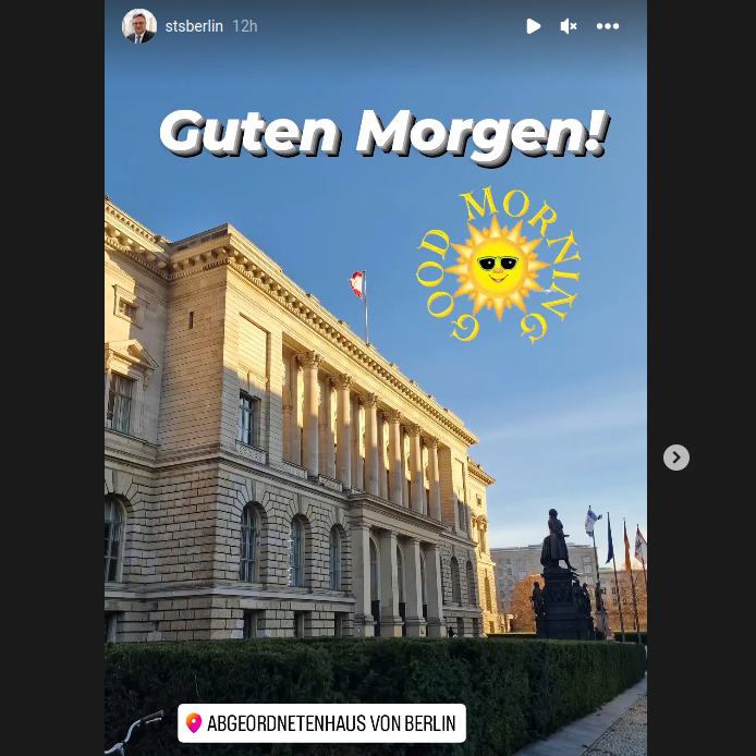 Einige Schüler*innen der DSX diskutierten gestern im Abgeordnetenhaus Berlin mit Stephan Schmidt, Abgeordneter für Reinickendorf. Themen waren Bildungs-, Klima- und Verkehrspolitik in Berlin. Es war ein interessanter und kontroverser Austausch! 

Fotos von IG <a href="/stsberlin/">Stephan Schmidt</a>

#Berlin
