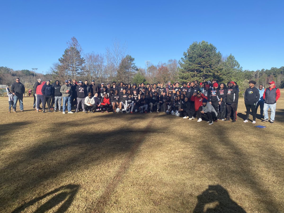 TheCoachLj's tweet photo. Thanksgiving morning at the DAWG POUND! 🐶⚫️🔴🐾🏈⛓️
@butlerbulldogs https://t.co/gPqXjZzSHl