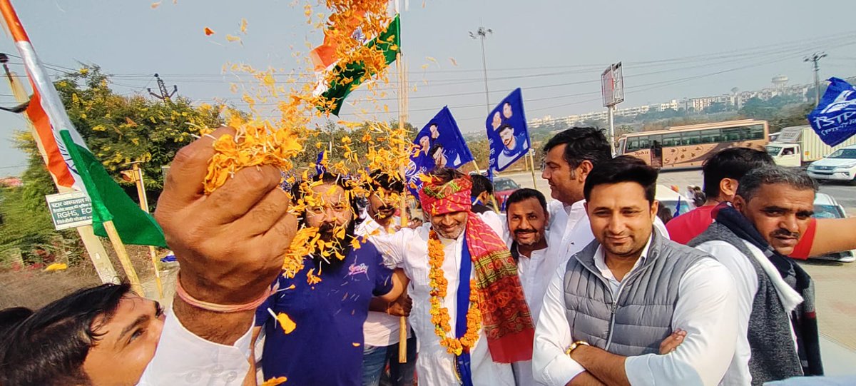 Ravinder_ASPK's tweet photo. आज के रोड शो की कुछ तस्वीर तिजारा जीत रही आज़ाद समाज पार्टी https://t.co/va6l2DQjFn