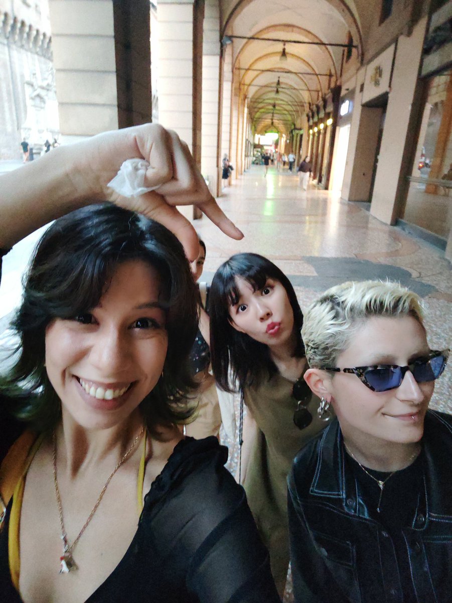 NantuErisu's tweet photo. Humans! Our new video Inanna Rising Feat @rukatamaki is now out on YouTube!
I'm just going to leave here some memories of those beautiful days.
Aah~ we had so much fun...
(⁀ᗢ⁀)
I hope to meet our friend soon and eat some of her delicious curry 🍛🩷🧡✨
#Erisu #Nibirunation https://t.co/PU94JDBxxv
