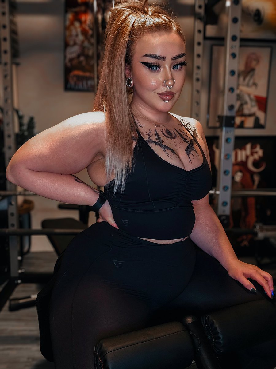Lichlings's tweet photo. I'm your trainer today, wyd? 👀 https://t.co/JKnH44jhQy
