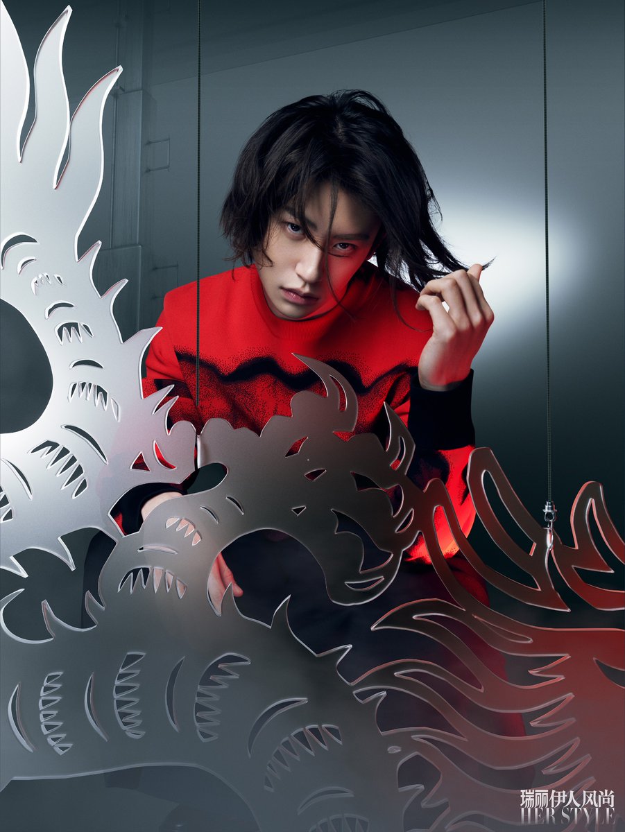 dramapotatoe's tweet image. #XiaoGui takes the cover of Rayli HerStyle - December 2023 

Full spread - weibo.com/2074910375/497…