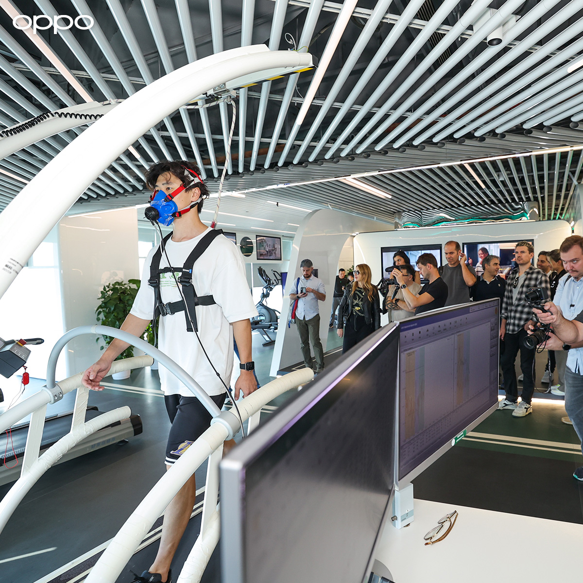 oppoitalia's tweet image. Si conclude con successo il viaggio dei nostri #Techinsider in Cina! Dai visori per la Mixed Reality, ai laboratori OFitness e al nuovo Data Center, i nostri esperti hanno scoperto le ultime tecnologie che garantiscono agli utenti globali un&apos;esperienza all’avanguardia. #OPPOTech