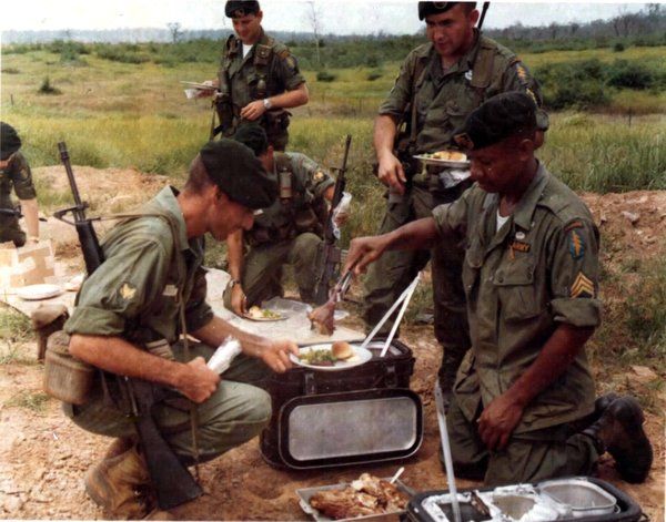 GreenBeretFound's tweet image. Happy Thanksgiving and a safe holiday season from all of us at the Green Beret Foundation! We are thinking about our Nation&apos;s deployed service members and their families. De Oppresso Liber! 🇺🇸 #thanksgiving #specialforces #deployed #military #militaryfamilies