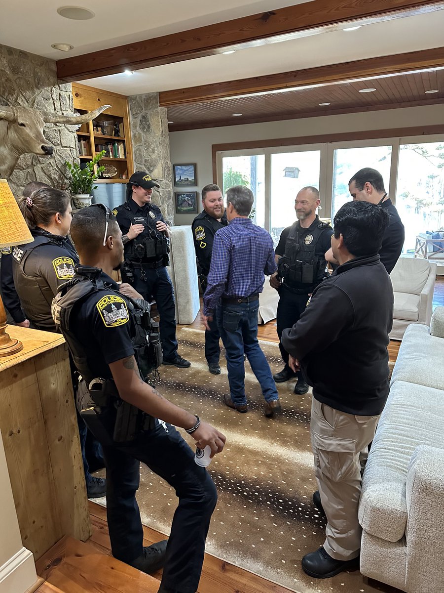 From the entire Kemp family, Happy Thanksgiving!
 
Join us in honoring law enforcement, servicemembers, first responders, and others who spend today serving. Today we spent time with <a href="/ga_dps/">Georgia Department of Public Safety</a> troopers and MCCD officers, <a href="/GaDNRLE/">LE Division - GA DNR</a> game wardens, and <a href="/accpolice/">Athens-Clarke County Police Department</a> officers to thank them.