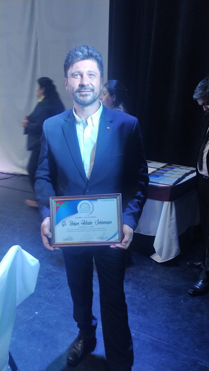 📜<a href="/Nelsondefierro/">Nelson Johannesen</a> recibió su certicado como concejal saliente. Fue el último presidente que tuvo el bloque "Frente de Todos" y con una importante nómina de proyectos que tuvieron como hilo conductor la memoria, las demandas barriales y sociales.