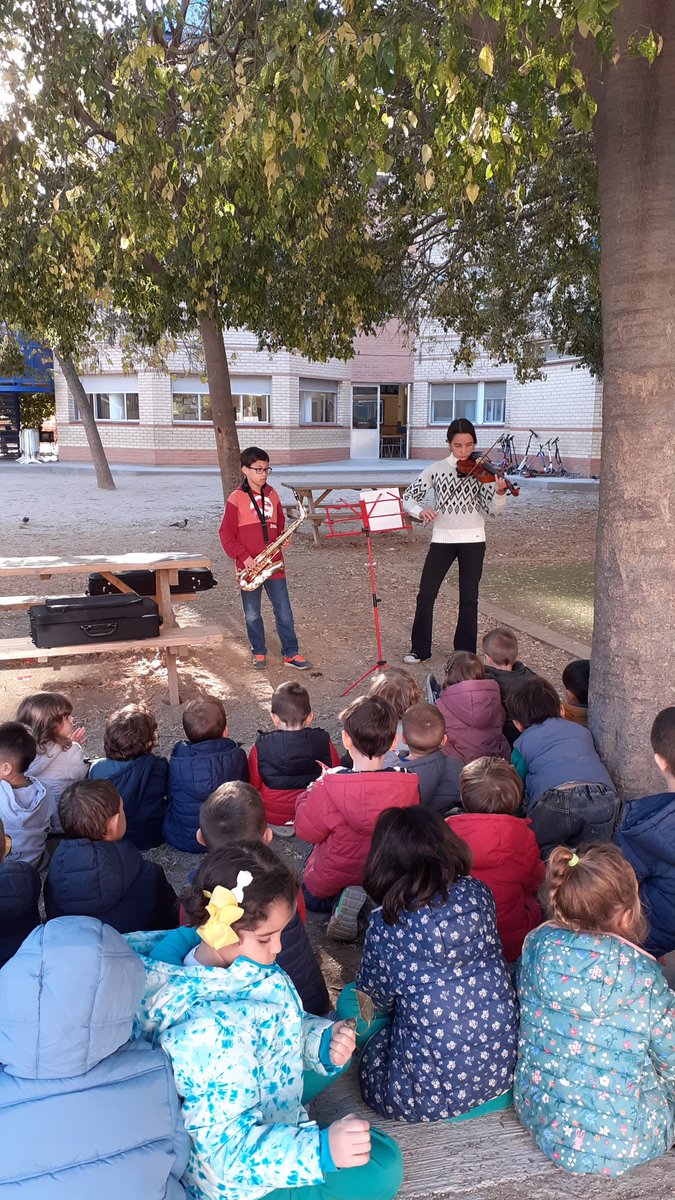 I per acabar el dia concerts itinerants en 3 espais diferents. 
Gaudint de la MÚSICA :)
Gràcies músics!!!